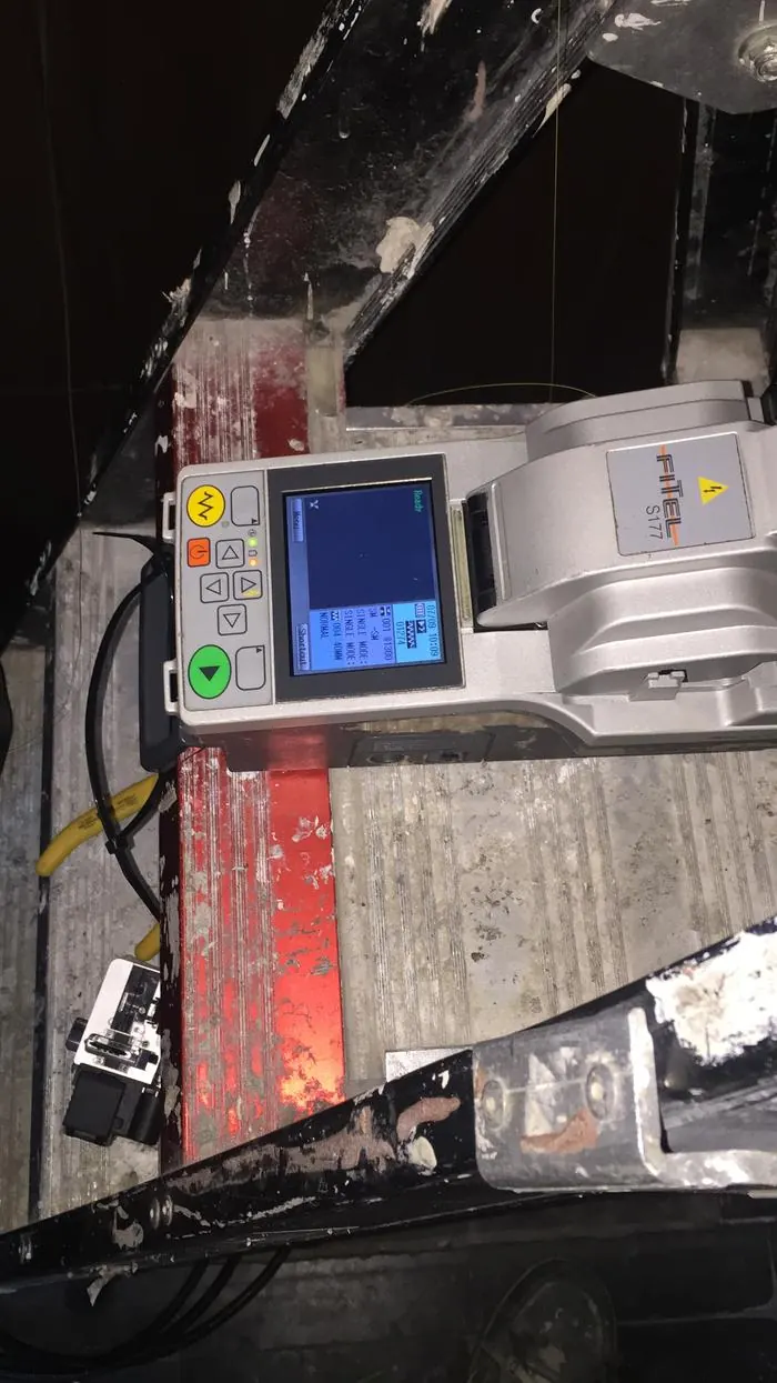 Soudeuse fibre optique Fitel S177 en conditions de chantier