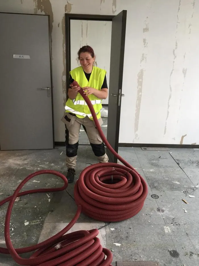 Équipe MIHA GROUP sur chantier électrique